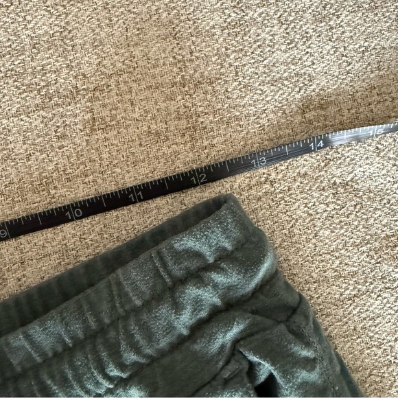 Vuori women’s Joggers - Picture 6 of 7